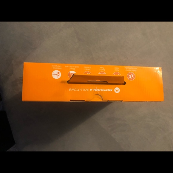 MOTOROLA Talkabout T402 Rechargeable 2-Way Radios BRAND NEW IN BOX (2 pack) - Picture 10 of 14